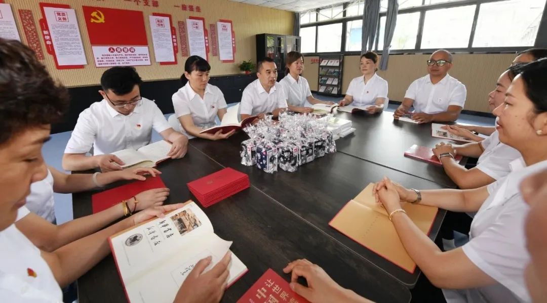 桂林市口腔医院机关第一党支部开展“牢记入党初心 永葆政治本色——共庆党员政治生日”主题党日活动