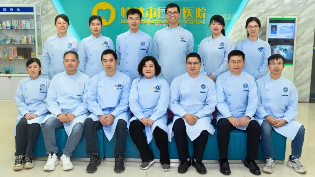 【医者故事三】36年专注方寸之间！桂林这位“显微大师”，用匠心守护三代人笑容