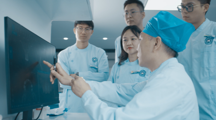 【医者故事一】桂林市口腔医院口腔修复科主任李劲